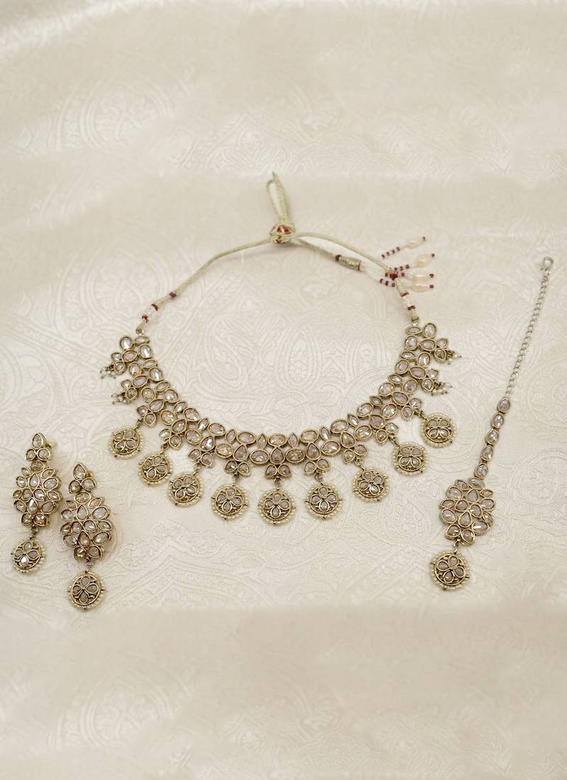 Incredible flower and leaf shape antique gold plated choker jewellery set for women
