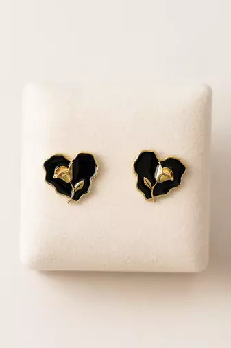 Elegant heart-shaped flower stud earrings for women