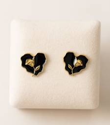 Elegant heart-shaped flower stud earrings for women