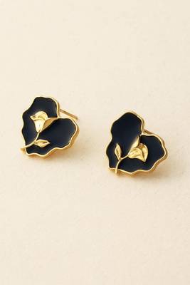 Elegant heart-shaped flower stud earrings for women 3