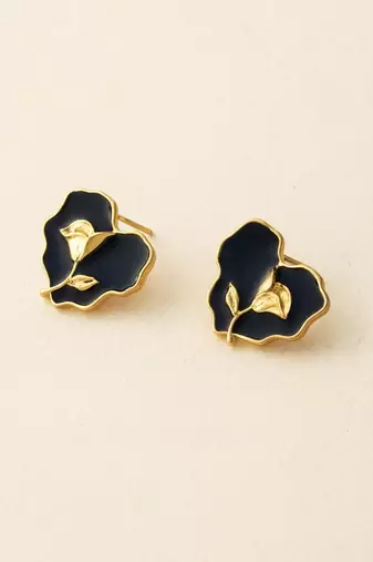 Elegant heart-shaped flower stud earrings for women