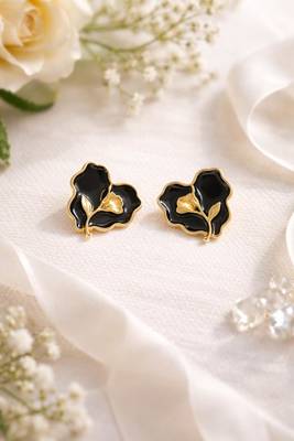 Elegant heart-shaped flower stud earrings for women 5