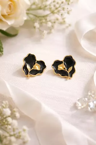Elegant heart-shaped flower stud earrings for women