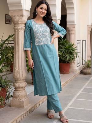 Women Ethnic Motifs Embroidered Regular Thread Work Kurta with Trousers 1