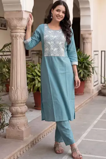 Women Ethnic Motifs Embroidered Regular Thread Work Kurta with Trousers