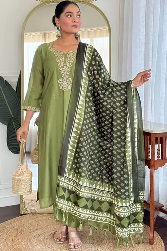 Ethnic Motifs Embroidered Regular Sequinned Kurta with Trousers & With Dupatta