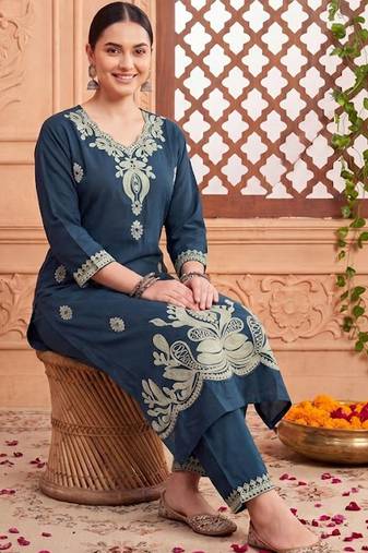 Women Ethnic Motifs Embroidered Regular Thread Work Pure Cotton Kurta with Trousers