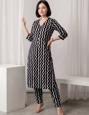 Women Printed Regular Pure Cotton Kurta with Trousers 6