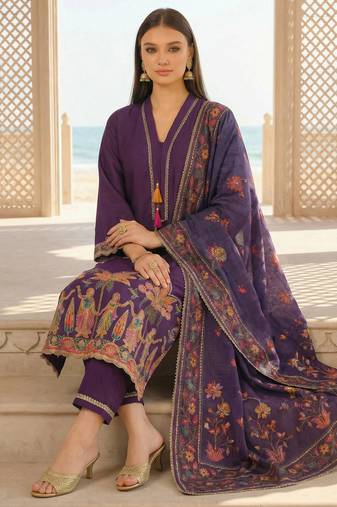 Women Ethnic Motifs Printed Regular Thread Work Kurta with Trousers & With Dupatta