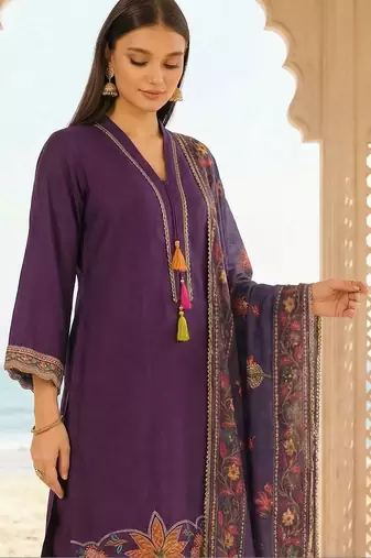 Women Ethnic Motifs Printed Regular Thread Work Kurta with Trousers & With Dupatta