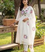 Women Floral Printed Regular Pure Cotton Kurta with Trousers & With Dupatta