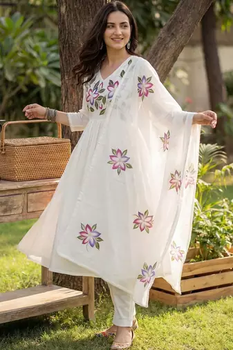 Women Floral Printed Regular Pure Cotton Kurta with Trousers & With Dupatta