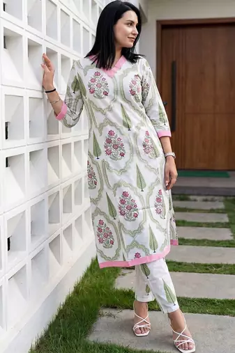 Women Floral Printed Regular Pure Cotton Kurta with Trousers