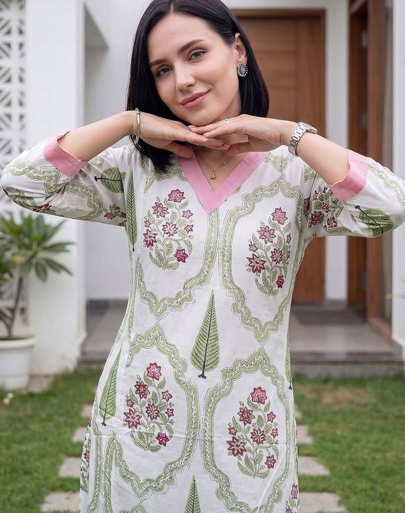 Women Floral Printed Regular Pure Cotton Kurta with Trousers