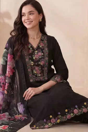 Women Floral Embroidered Regular Thread Work Liva Kurta with Trousers & With Dupatta