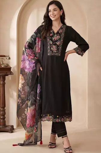 Women Floral Embroidered Regular Thread Work Liva Kurta with Trousers & With Dupatta