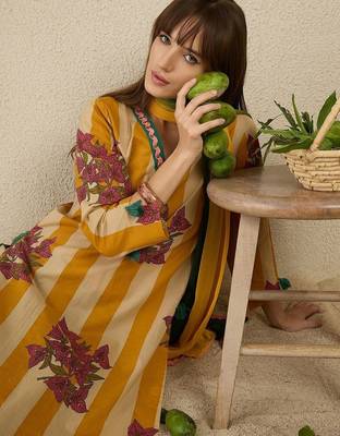 Women Printed Regular Pure Cotton Kurta with Trousers & With Dupatta 2