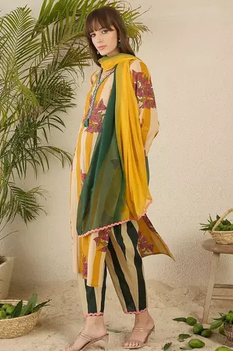 Women Printed Regular Pure Cotton Kurta with Trousers & With Dupatta