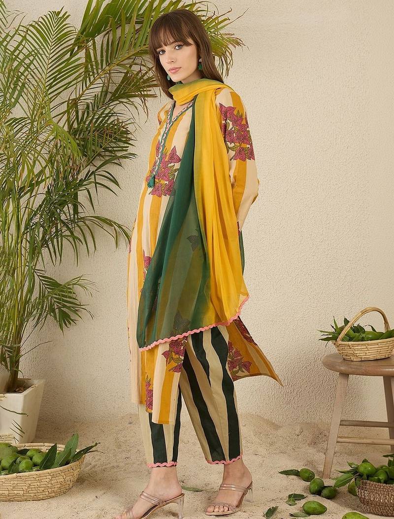 Women Printed Regular Pure Cotton Kurta with Trousers & With Dupatta