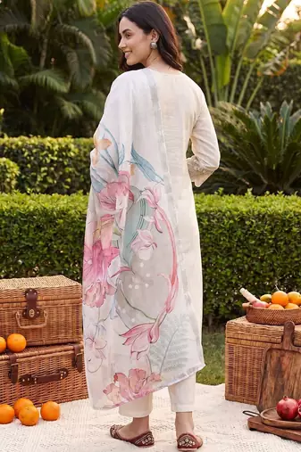 Women Floral Embroidered Regular Thread Work Kurta with Trousers & With Dupatta