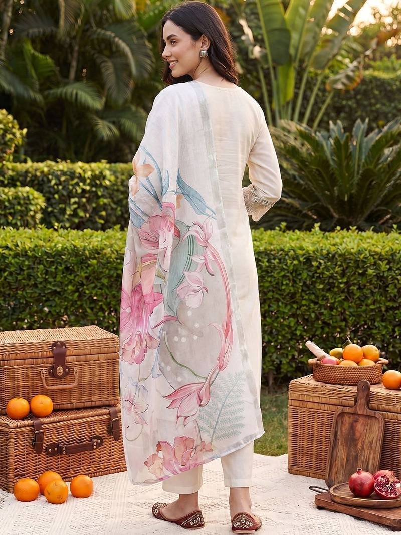 Women Floral Embroidered Regular Thread Work Kurta with Trousers & With Dupatta