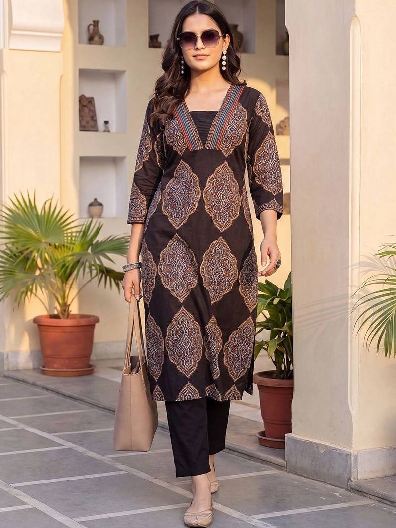 Women Ethnic Motifs Printed Regular Pure Cotton Kurta with Trousers