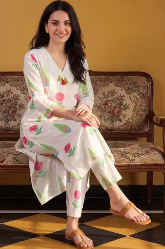 Women Floral Printed Regular Mirror Work Pure Cotton Kurta with Trousers