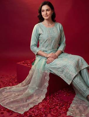Women Ethnic Motifs Embroidered Regular Thread Work Kurta with Trousers & With Dupatta 3