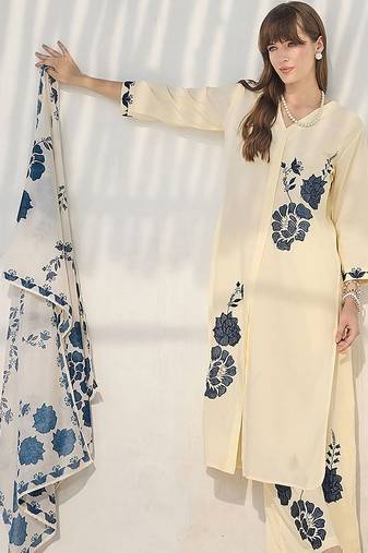 Women Floral Printed Regular Kurta with Palazzos & With Dupatta