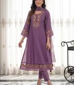 Women Floral Embroidered Regular Thread Work Liva Kurta with Trousers & With Dupatta