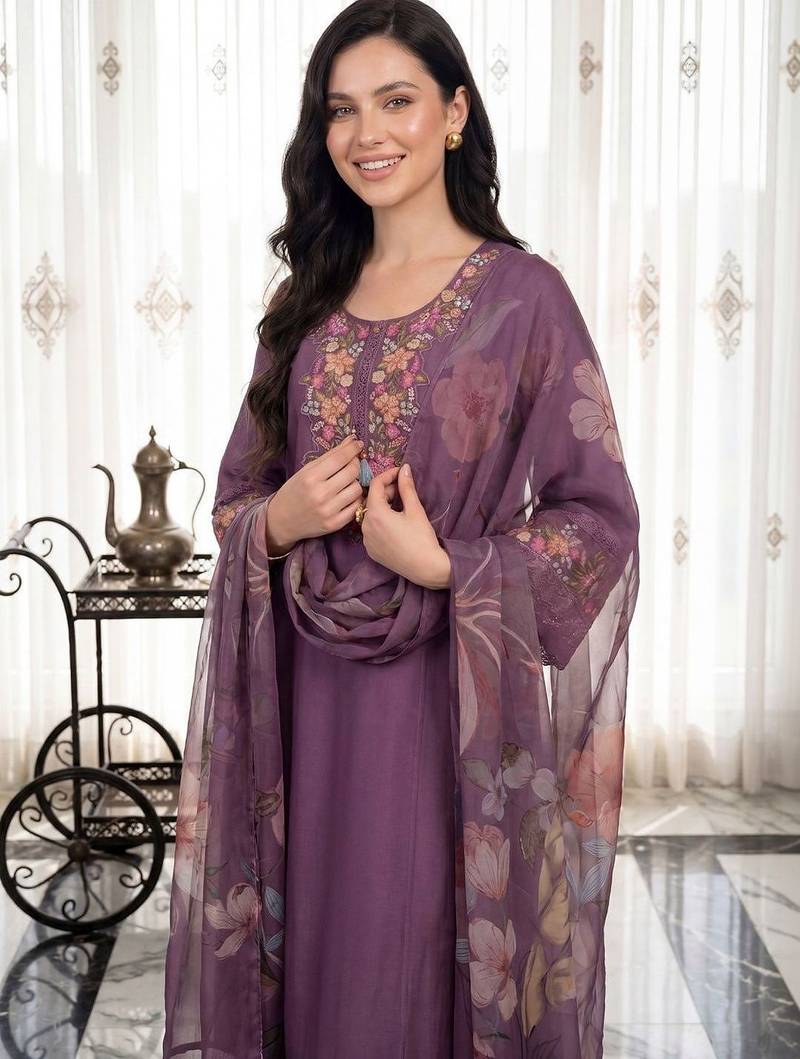 Women Floral Embroidered Regular Thread Work Liva Kurta with Trousers & With Dupatta