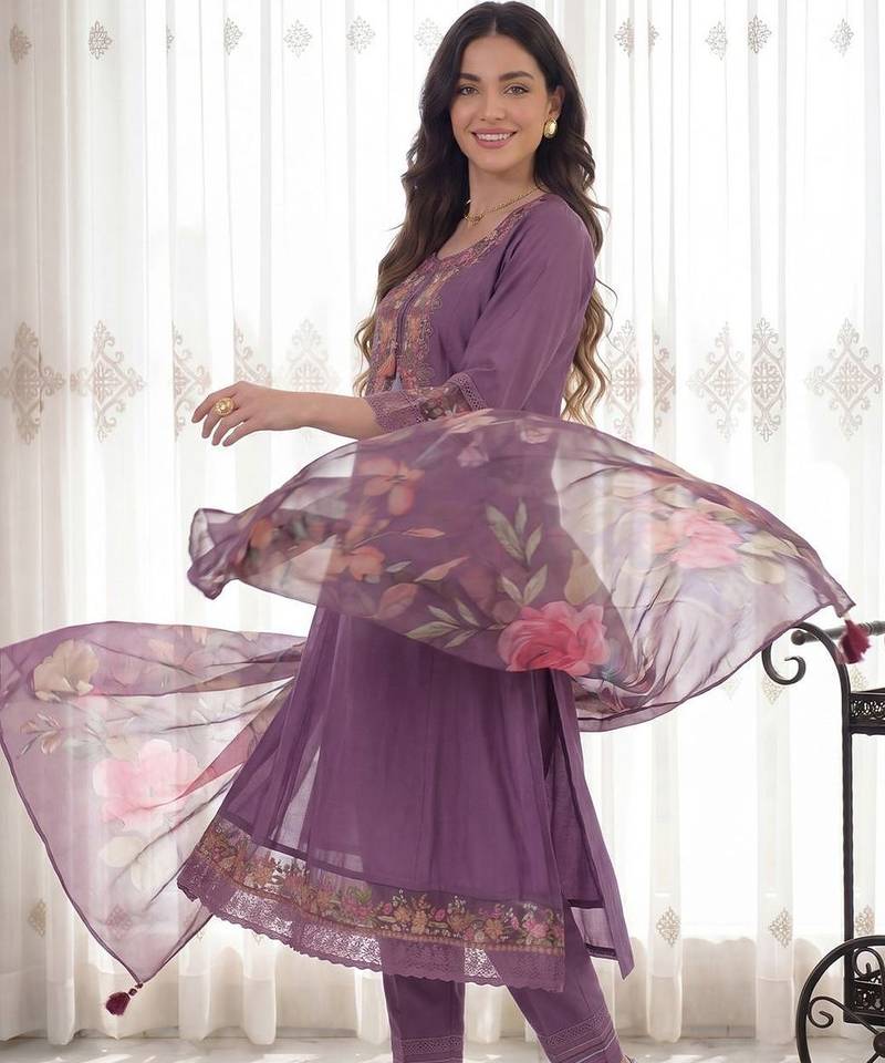 Women Floral Embroidered Regular Thread Work Liva Kurta with Trousers & With Dupatta