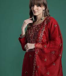 Women Floral Embroidered Thread Work Kurta with Trousers & With Dupatta