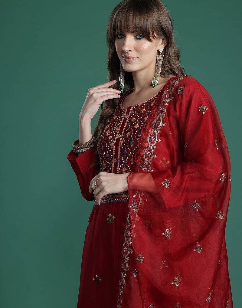 Women Floral Embroidered Thread Work Kurta with Trousers & With Dupatta