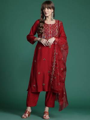 Women Floral Embroidered Thread Work Kurta with Trousers & With Dupatta 6