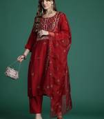 Women Floral Embroidered Thread Work Kurta with Trousers & With Dupatta