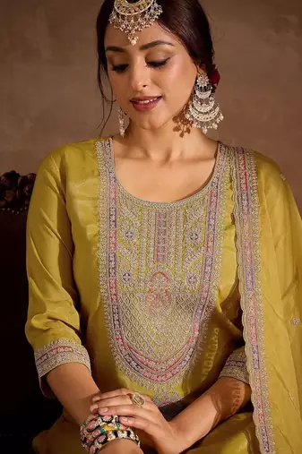 Floral Yoke Design Thread Work Straight Kurta