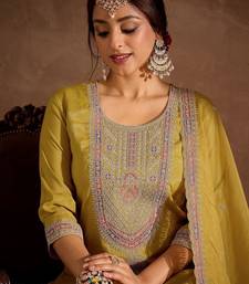Floral Yoke Design Thread Work Straight Kurta