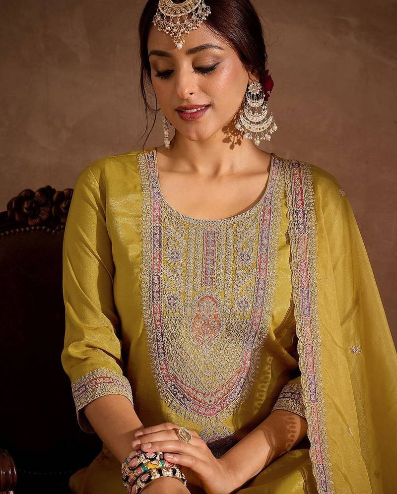Floral Yoke Design Thread Work Straight Kurta