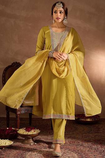 Floral Yoke Design Thread Work Straight Kurta