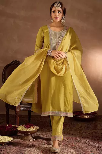 Floral Yoke Design Thread Work Straight Kurta