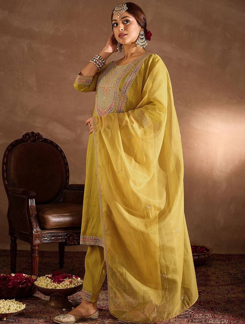 Floral Yoke Design Thread Work Straight Kurta