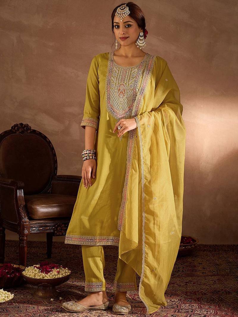 Floral Yoke Design Thread Work Straight Kurta