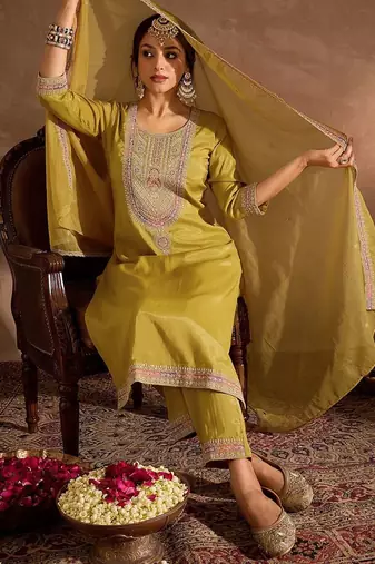 Floral Yoke Design Thread Work Straight Kurta