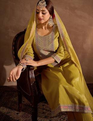 Floral Yoke Design Thread Work Straight Kurta 7