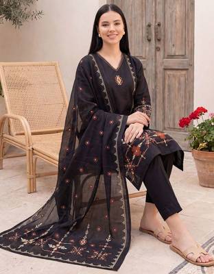 Women Ethnic Motifs Embroidered Regular Thread Work Pure Cotton Kurta with Trousers & With Dupatta 2