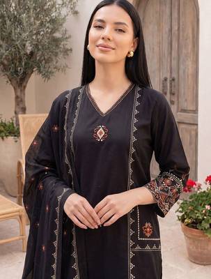 Women Ethnic Motifs Embroidered Regular Thread Work Pure Cotton Kurta with Trousers & With Dupatta 5