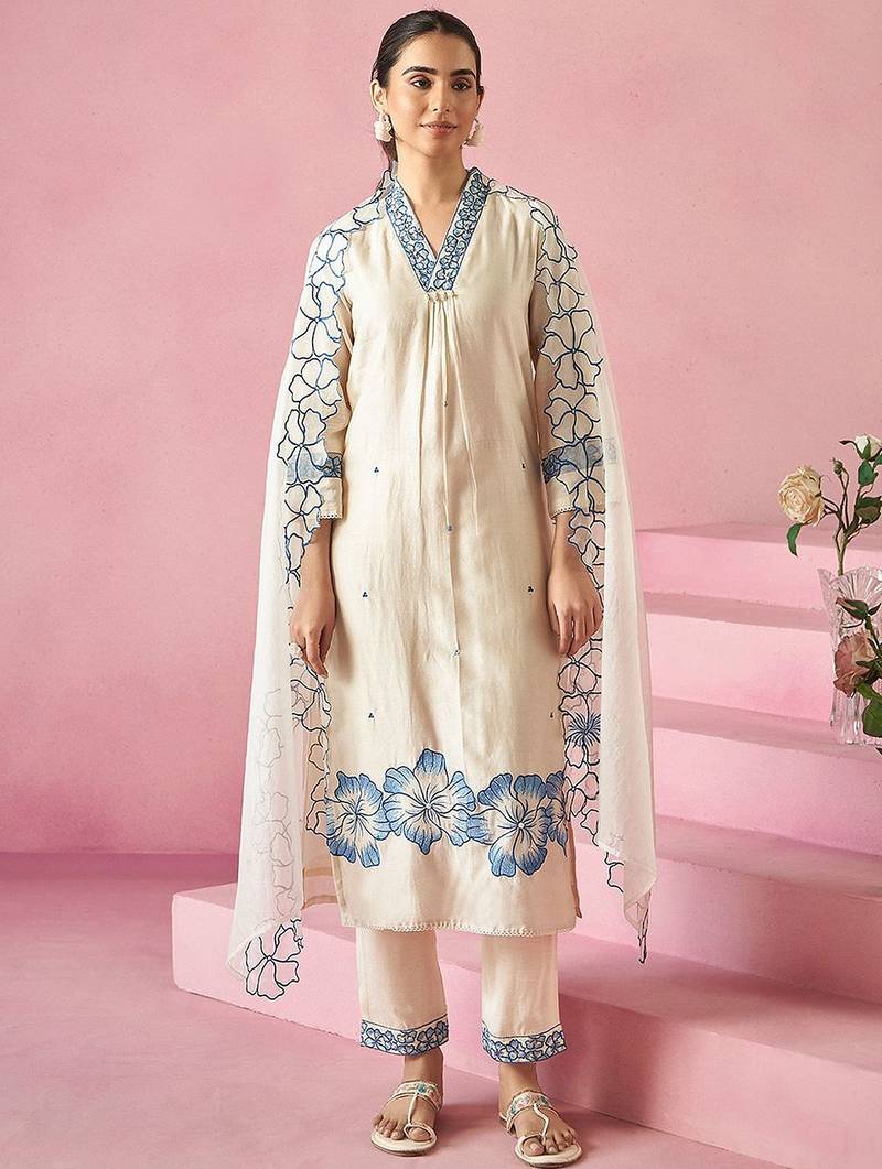 Floral Embroidered Thread Work Straight Kurta With Trousers & Dupatta