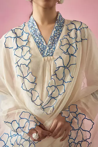 Floral Embroidered Thread Work Straight Kurta With Trousers & Dupatta