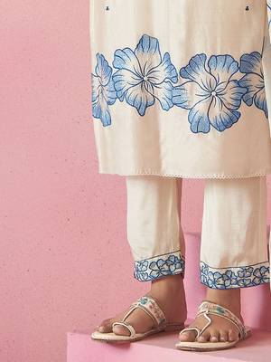 Floral Embroidered Thread Work Straight Kurta With Trousers & Dupatta 7